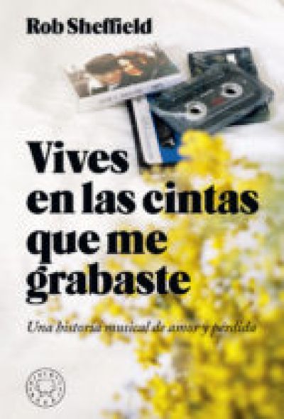 Portada de VIVES EN LAS CINTAS QUE ME GRABASTE. Una historia musical de amor y pérdida